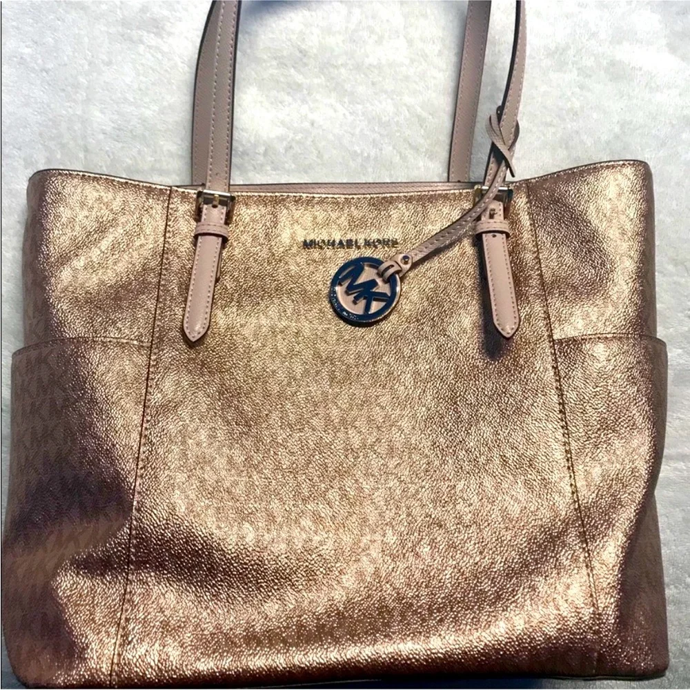 Michael Kors Metallic Signature Jet Set Tote Bag- Rose Gold NEW 🏷️